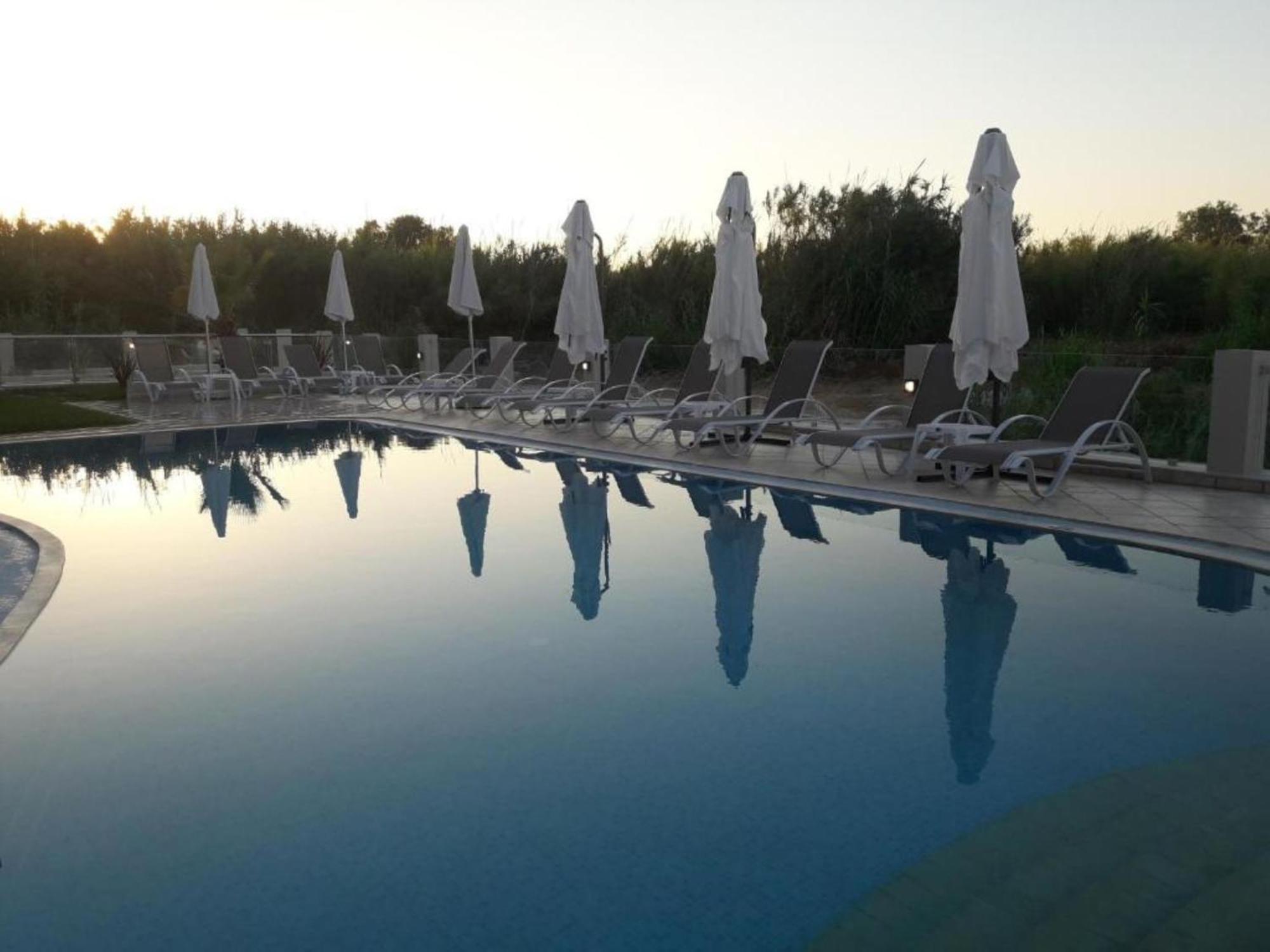 Carisa Suites And Apartments Máleme Luaran gambar